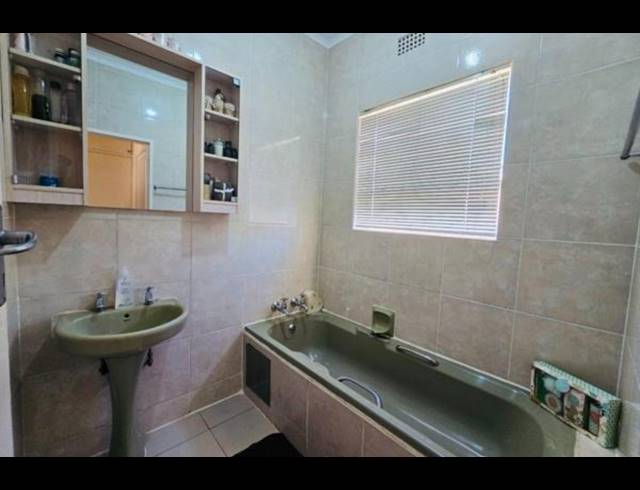3 BEDROOM HOUSE FOR SALE IN LENASIA SOUTH
